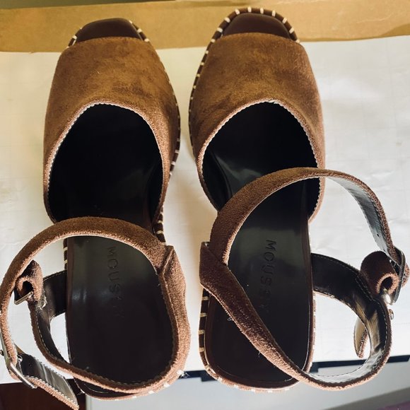 Womens' Clog Heel Pumps - Picture 8 of 8